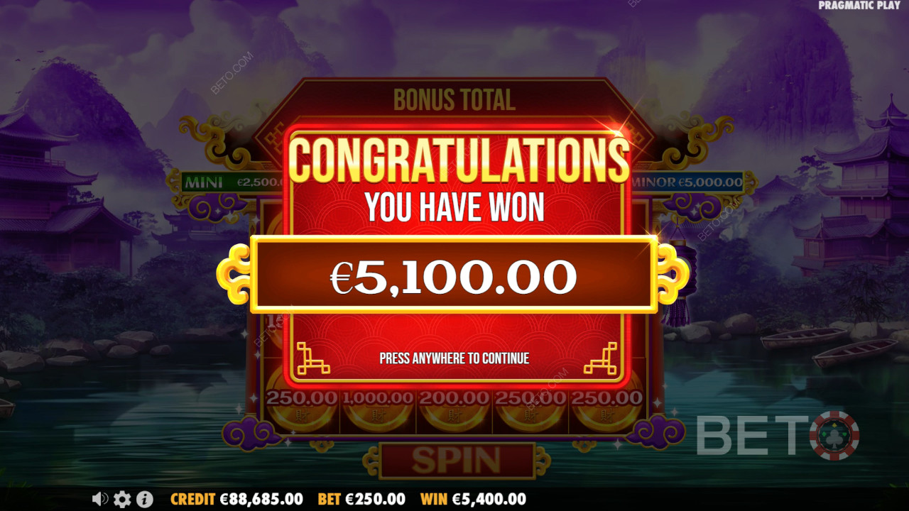 Menangkan 10,000x taruhan Anda di Slot Online Chests of Cai Shen!