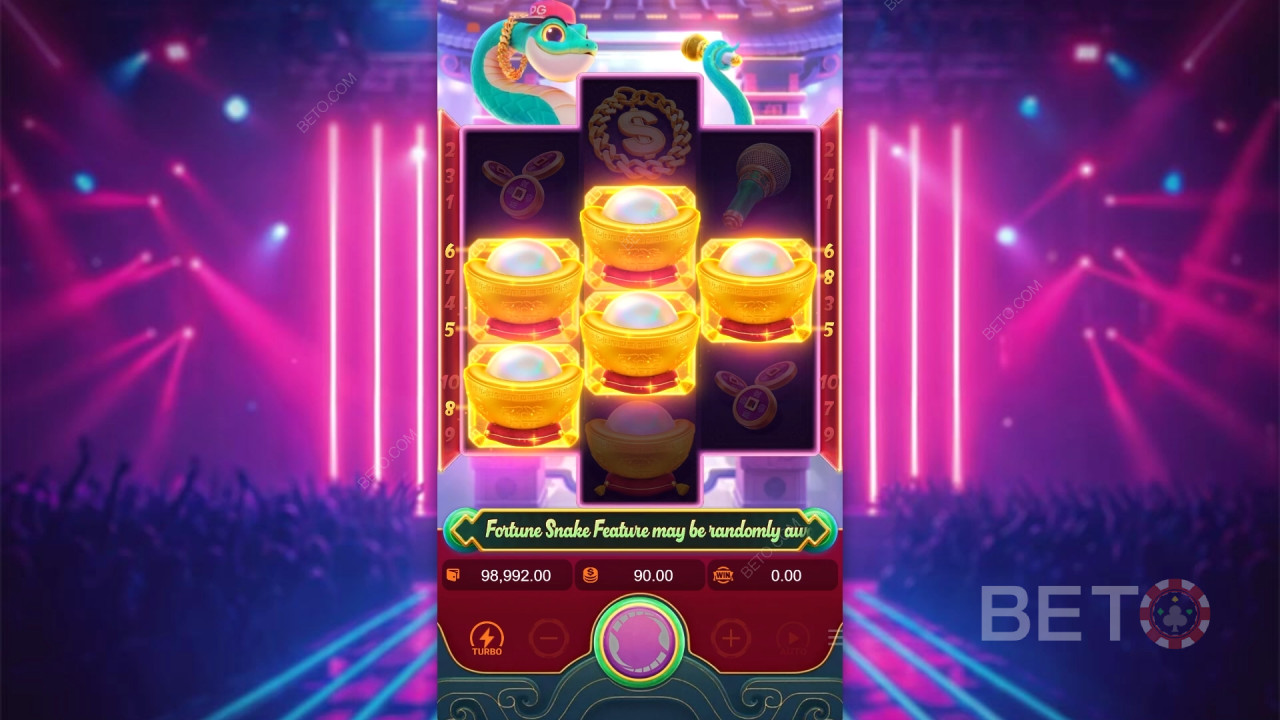 Tema & Desain: Perpaduan Neon Budaya
