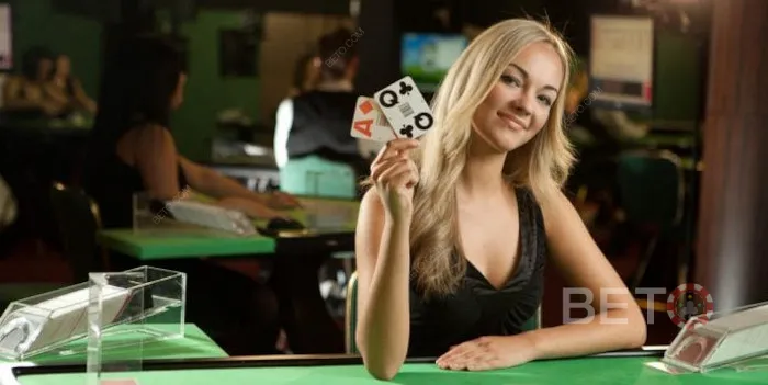 Permainan klasik vs permainan papan. Aturan resmi dalam permainan kartu kasino yang dimainkan secara online.